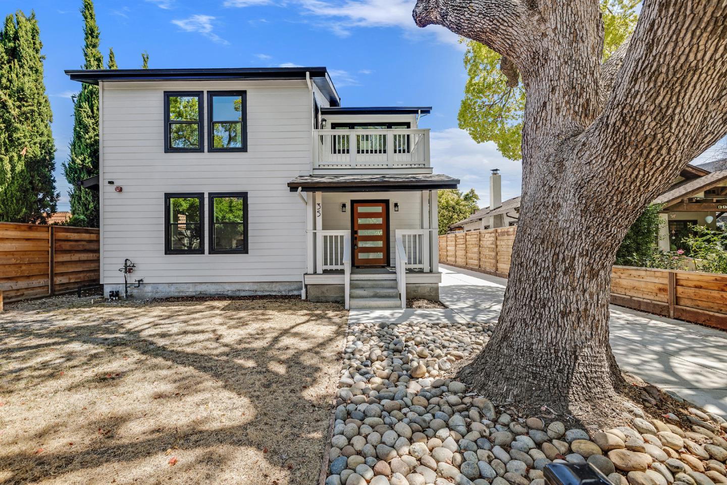 Detail Gallery Image 2 of 50 For 35 Arch St, Redwood City,  CA 94062 - 7 Beds | 4/1 Baths