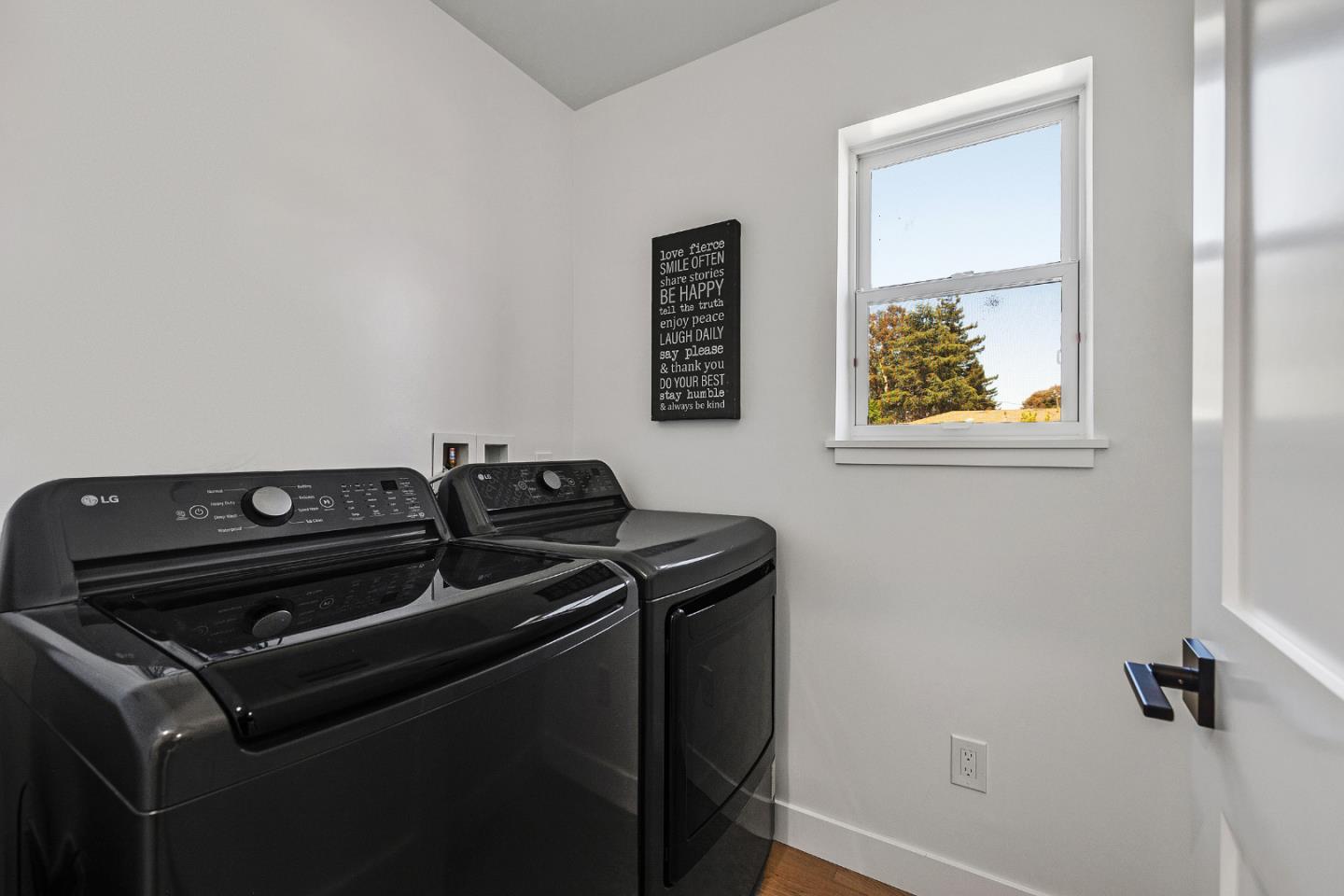 Detail Gallery Image 24 of 50 For 35 Arch St, Redwood City,  CA 94062 - 7 Beds | 4/1 Baths