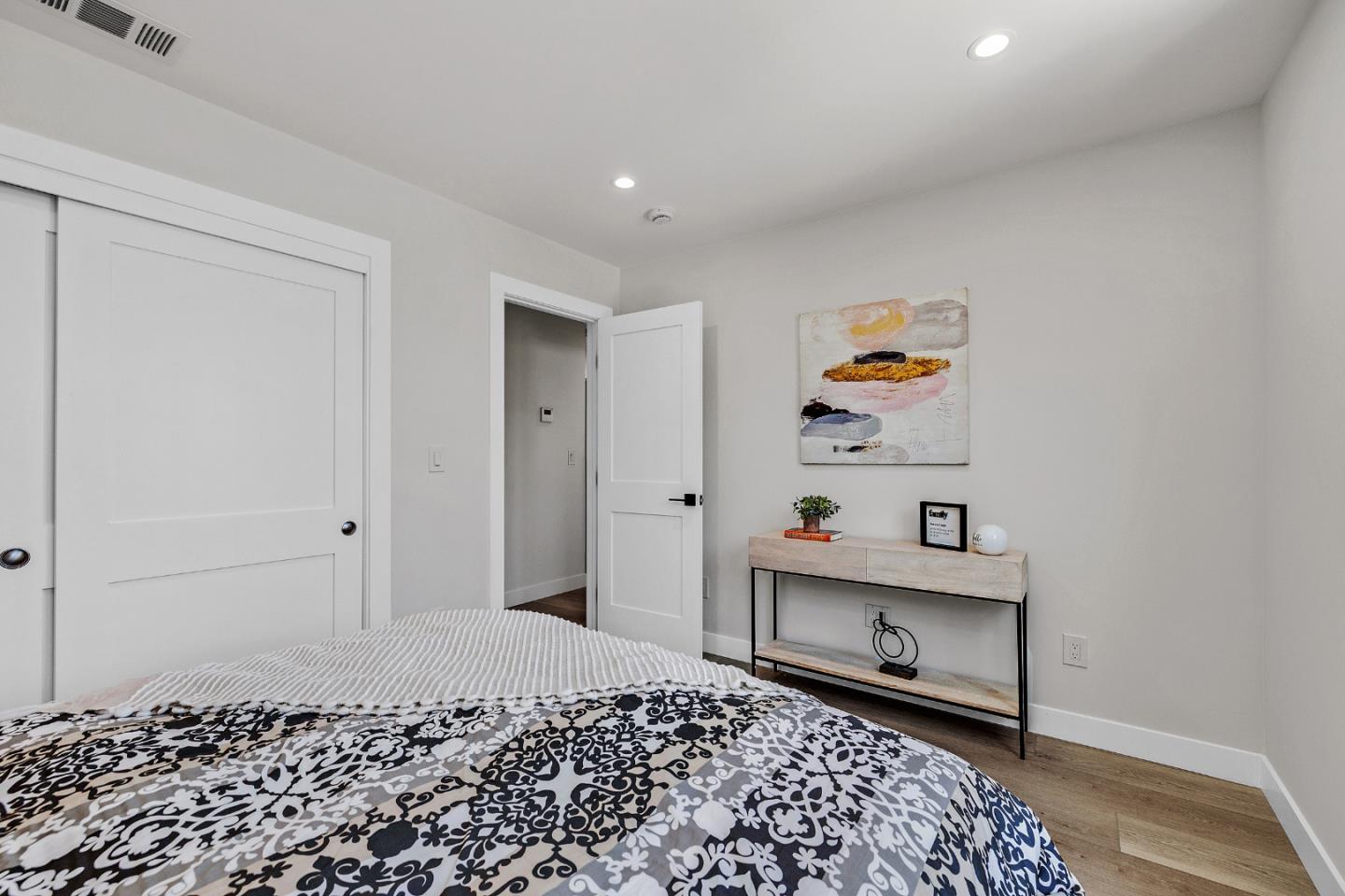 Detail Gallery Image 33 of 50 For 35 Arch St, Redwood City,  CA 94062 - 7 Beds | 4/1 Baths