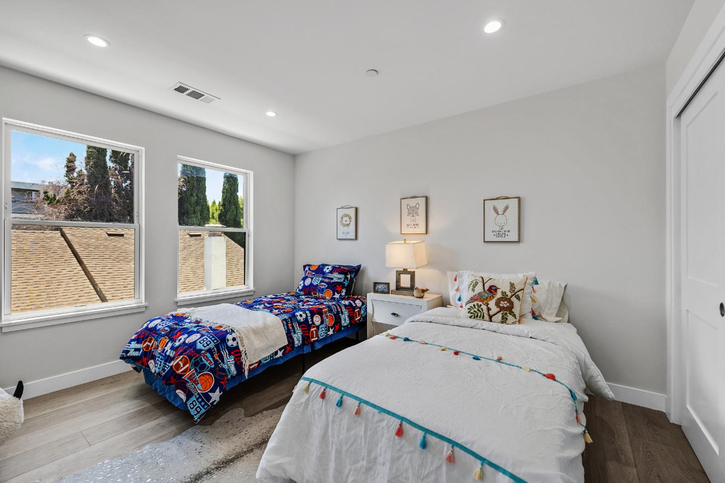 Detail Gallery Image 34 of 50 For 35 Arch St, Redwood City,  CA 94062 - 7 Beds | 4/1 Baths