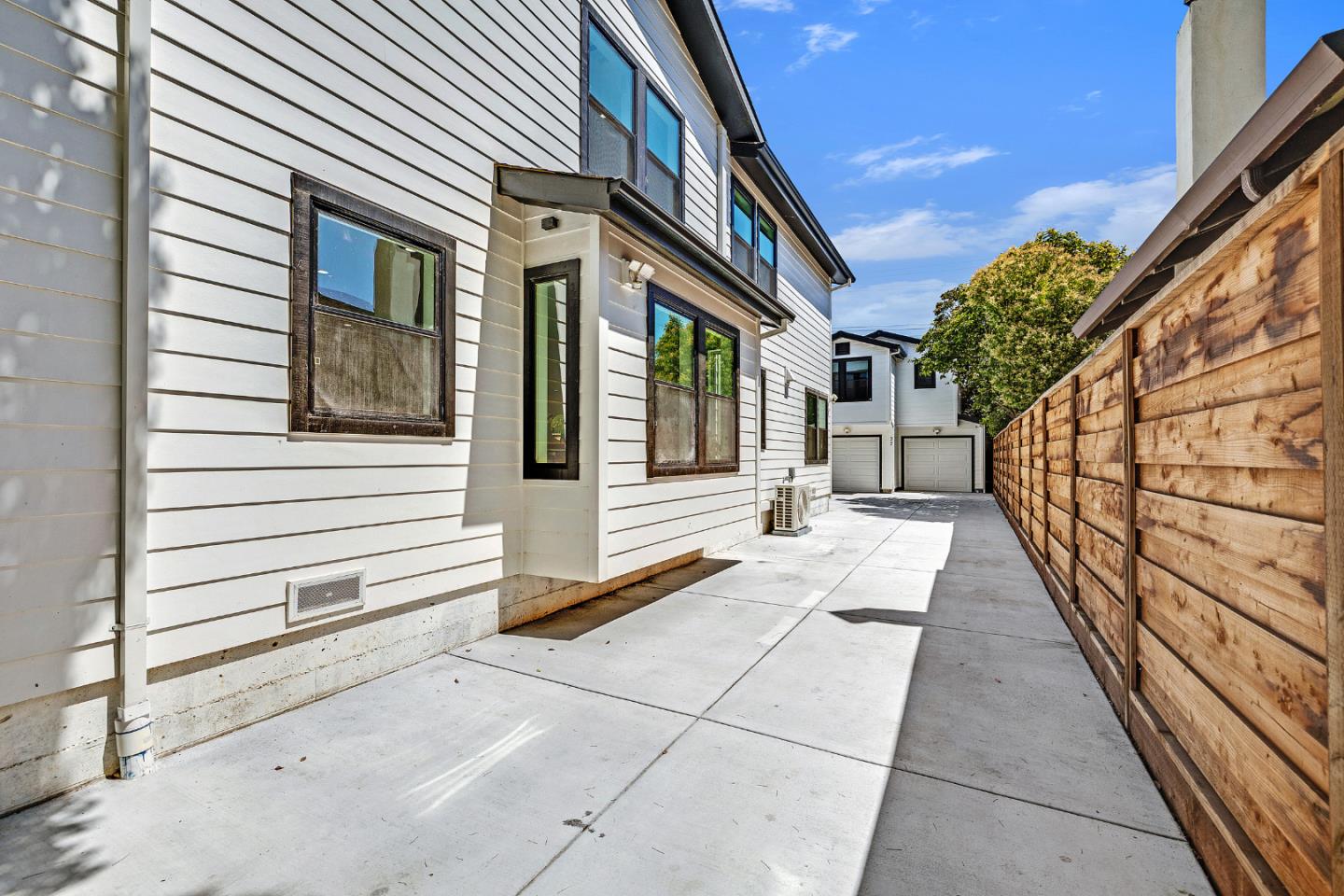 Detail Gallery Image 36 of 50 For 35 Arch St, Redwood City,  CA 94062 - 7 Beds | 4/1 Baths