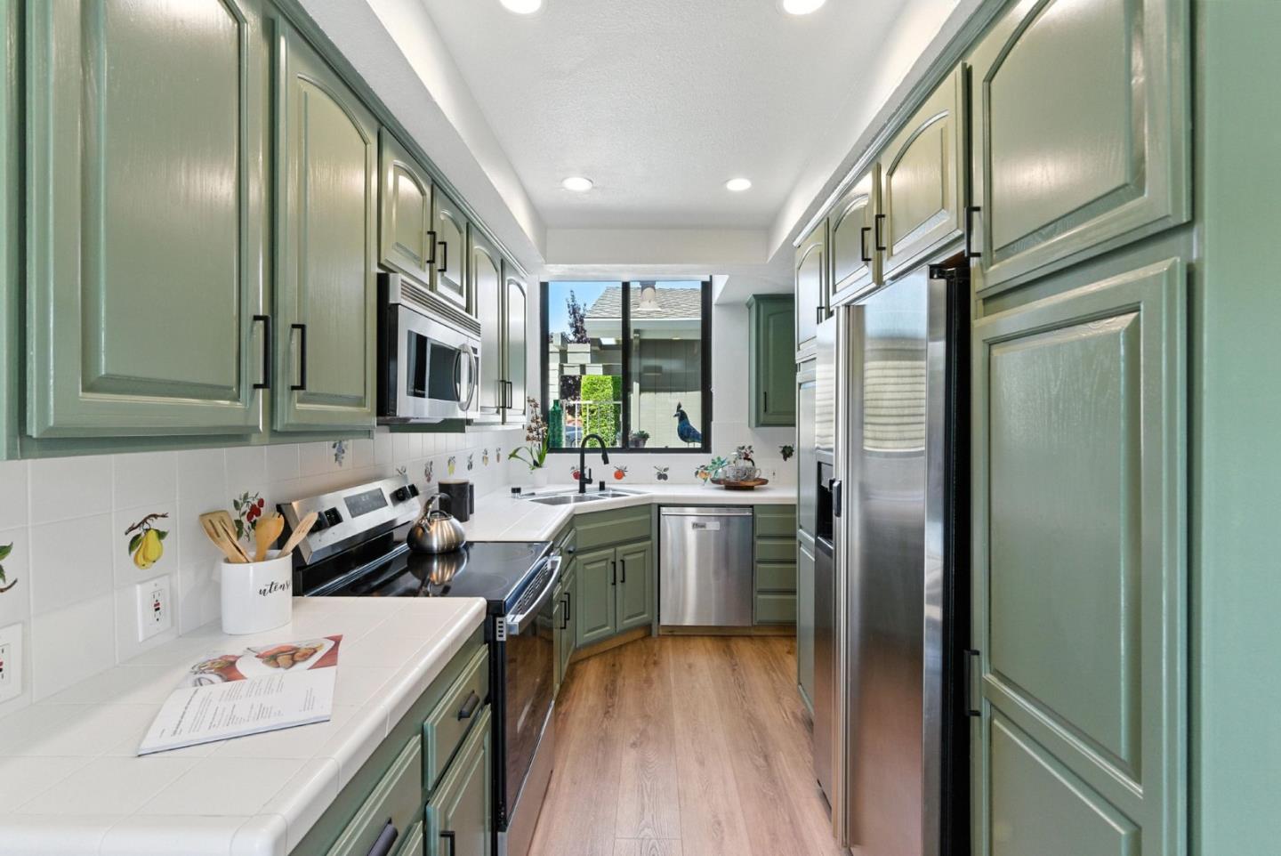 Detail Gallery Image 20 of 76 For 588 Marlin Ct, Redwood City,  CA 94065 - 2 Beds | 2/1 Baths