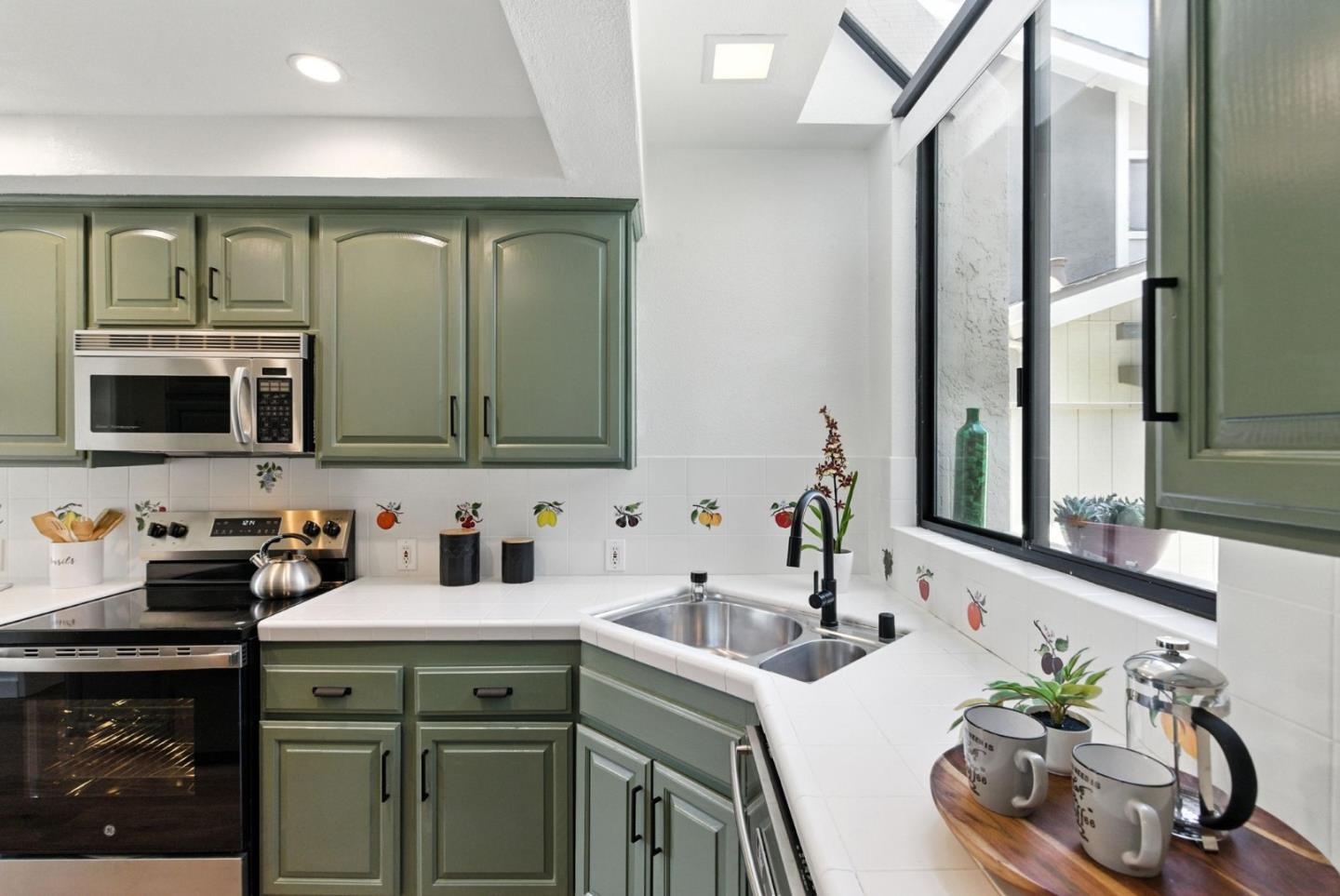 Detail Gallery Image 21 of 76 For 588 Marlin Ct, Redwood City,  CA 94065 - 2 Beds | 2/1 Baths