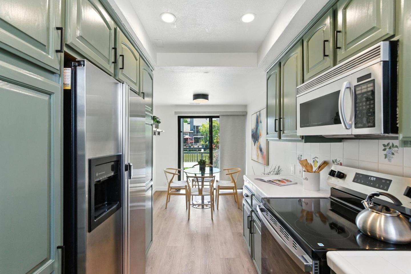 Detail Gallery Image 24 of 76 For 588 Marlin Ct, Redwood City,  CA 94065 - 2 Beds | 2/1 Baths