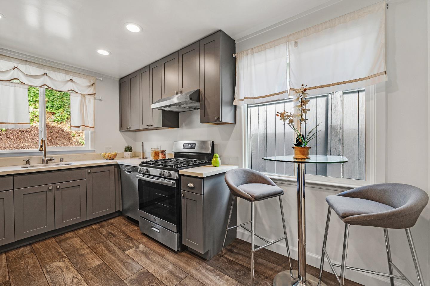 Detail Gallery Image 13 of 30 For 707 Cedar Ave, San Bruno,  CA 94066 - 3 Beds | 1 Baths
