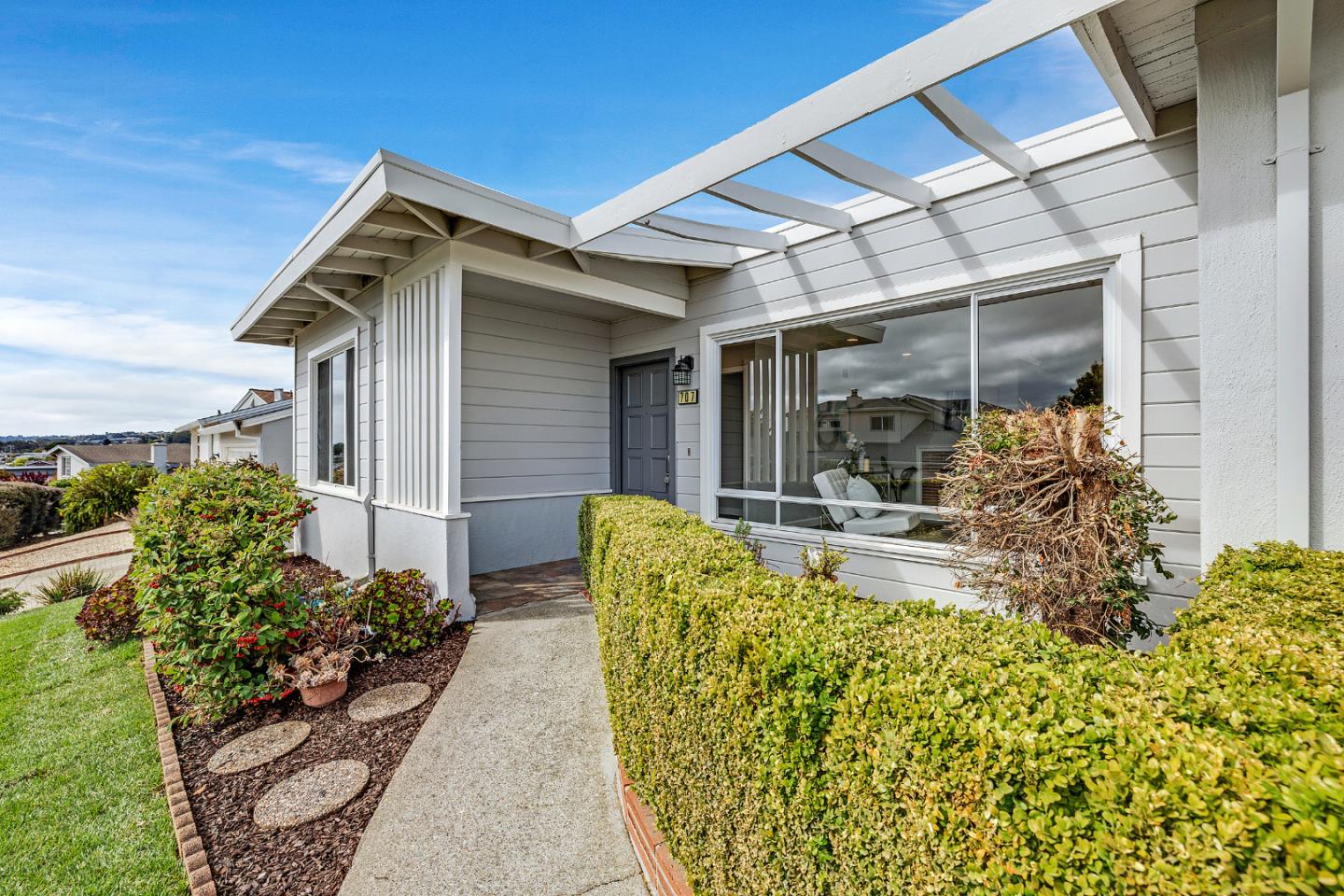Detail Gallery Image 3 of 30 For 707 Cedar Ave, San Bruno,  CA 94066 - 3 Beds | 1 Baths