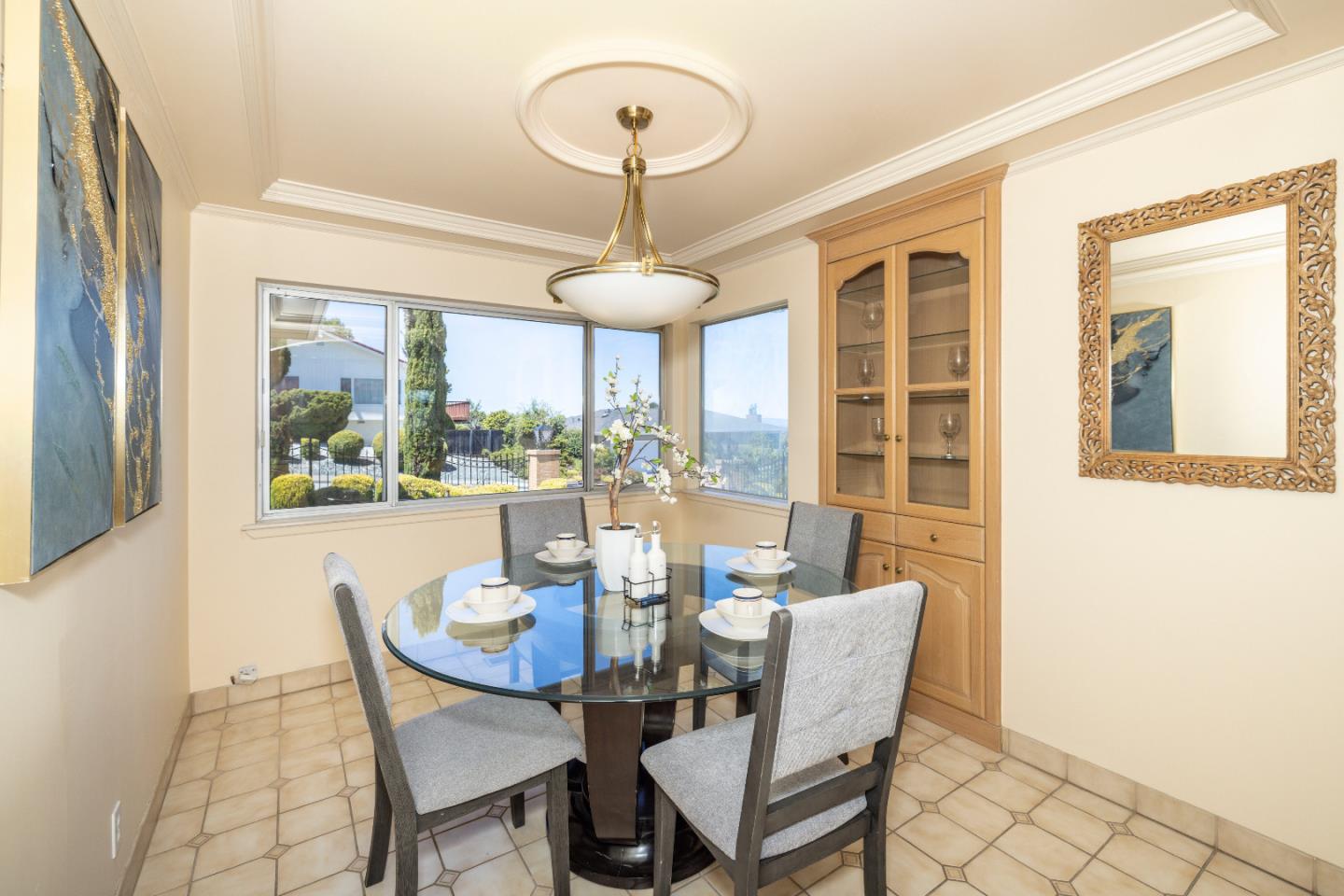 Detail Gallery Image 11 of 60 For 1822 Sebastian Dr, Burlingame,  CA 94010 - 4 Beds | 2/1 Baths