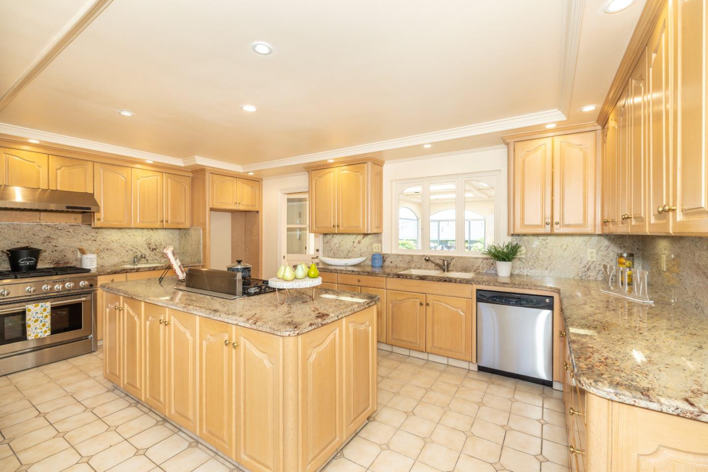 Detail Gallery Image 13 of 60 For 1822 Sebastian Dr, Burlingame,  CA 94010 - 4 Beds | 2/1 Baths