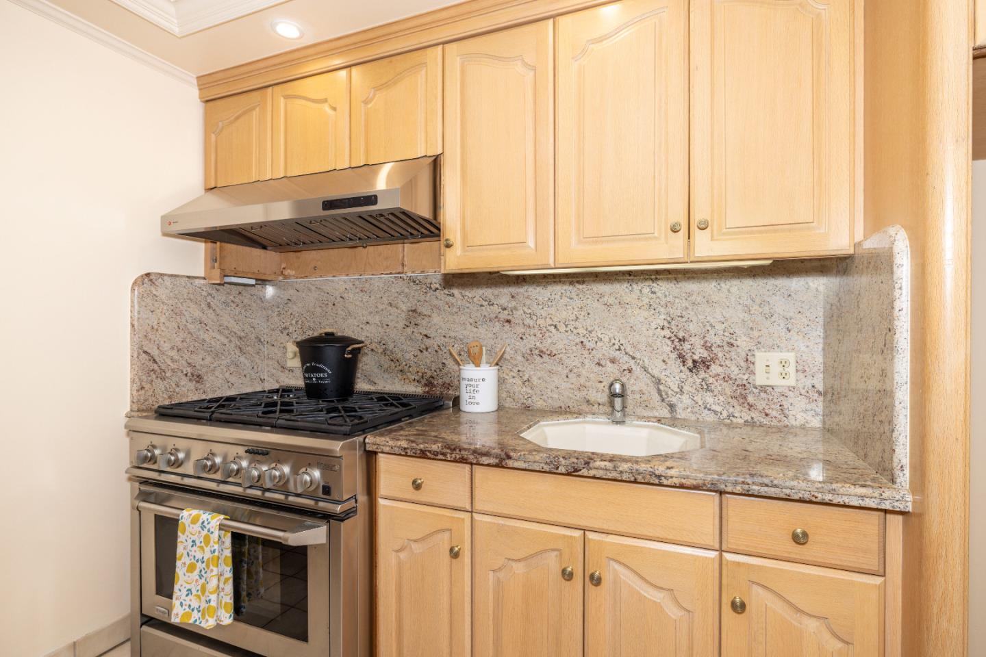 Detail Gallery Image 14 of 60 For 1822 Sebastian Dr, Burlingame,  CA 94010 - 4 Beds | 2/1 Baths