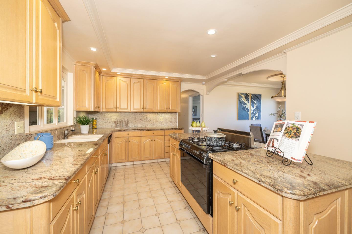 Detail Gallery Image 15 of 60 For 1822 Sebastian Dr, Burlingame,  CA 94010 - 4 Beds | 2/1 Baths