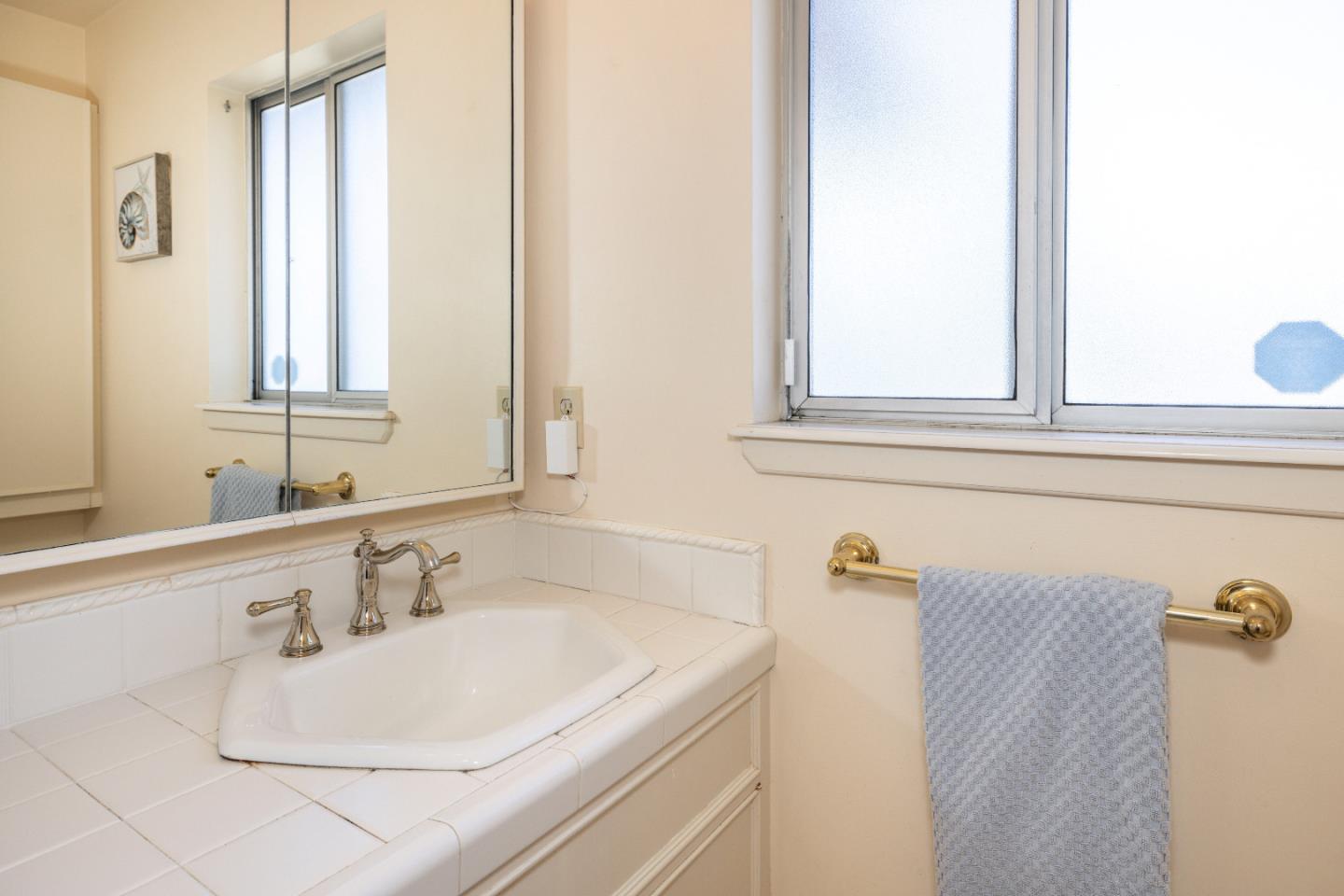 Detail Gallery Image 17 of 60 For 1822 Sebastian Dr, Burlingame,  CA 94010 - 4 Beds | 2/1 Baths