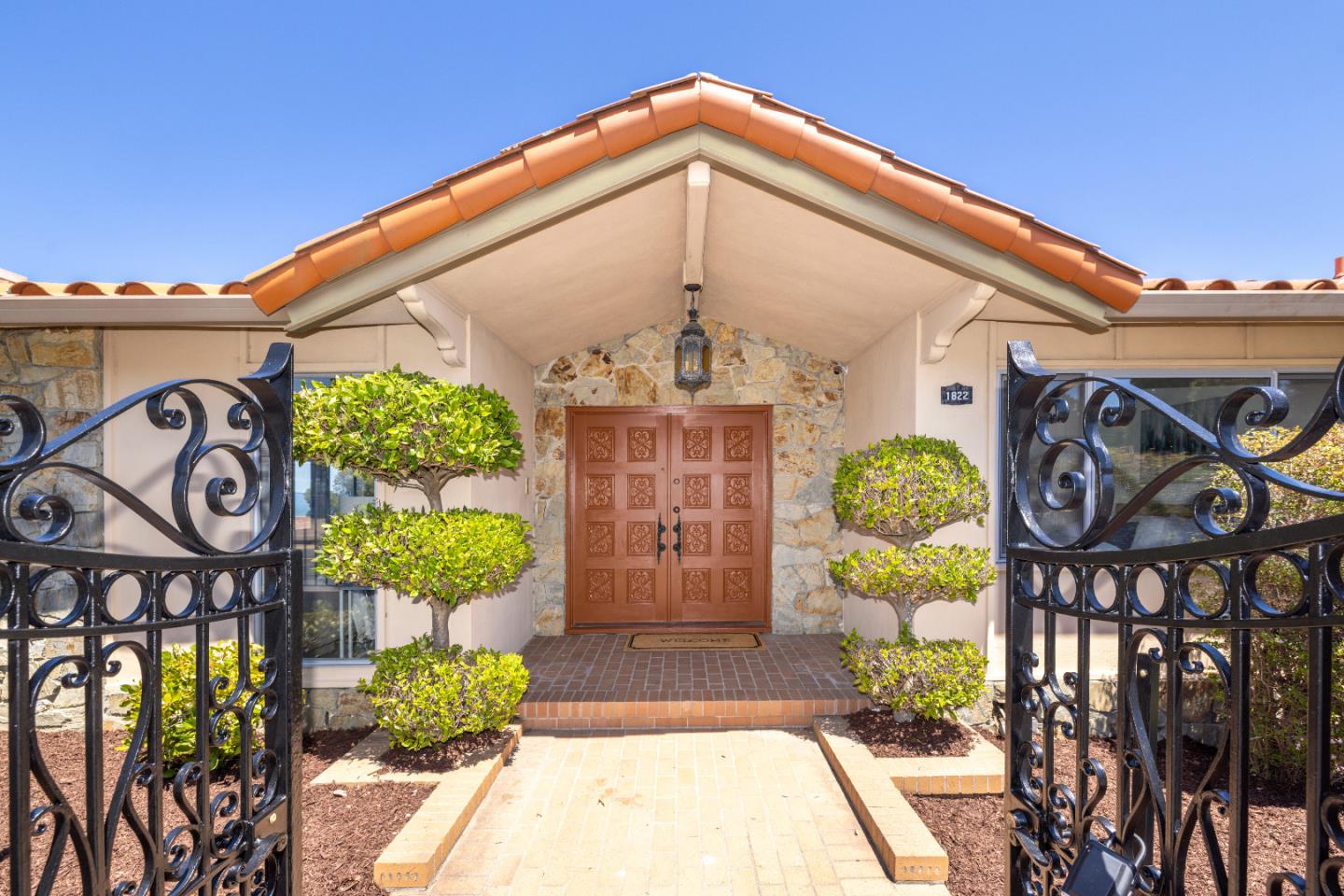 Detail Gallery Image 2 of 60 For 1822 Sebastian Dr, Burlingame,  CA 94010 - 4 Beds | 2/1 Baths