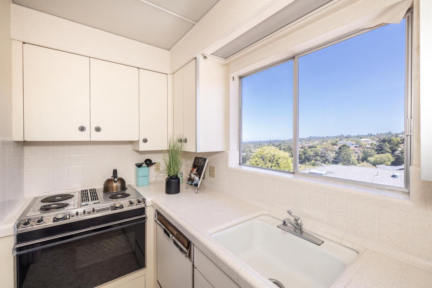 Detail Gallery Image 27 of 60 For 1822 Sebastian Dr, Burlingame,  CA 94010 - 4 Beds | 2/1 Baths