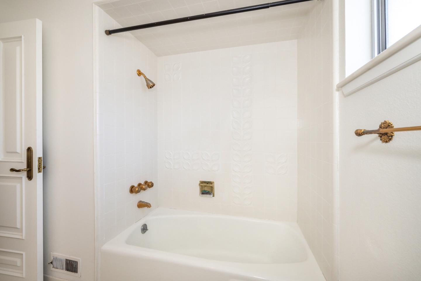 Detail Gallery Image 33 of 60 For 1822 Sebastian Dr, Burlingame,  CA 94010 - 4 Beds | 2/1 Baths