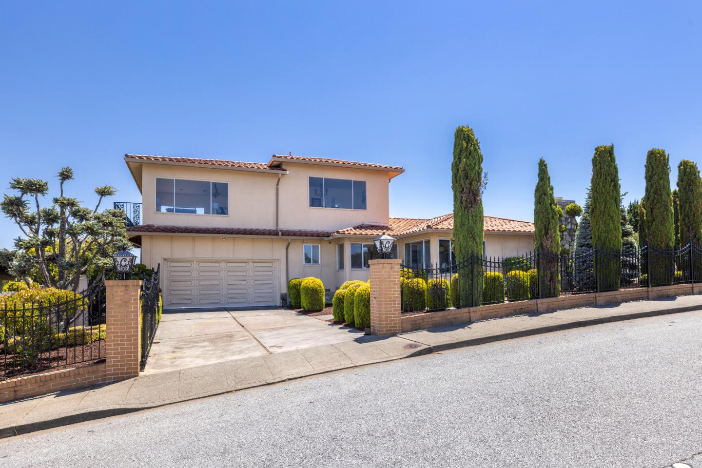 Detail Gallery Image 4 of 60 For 1822 Sebastian Dr, Burlingame,  CA 94010 - 4 Beds | 2/1 Baths