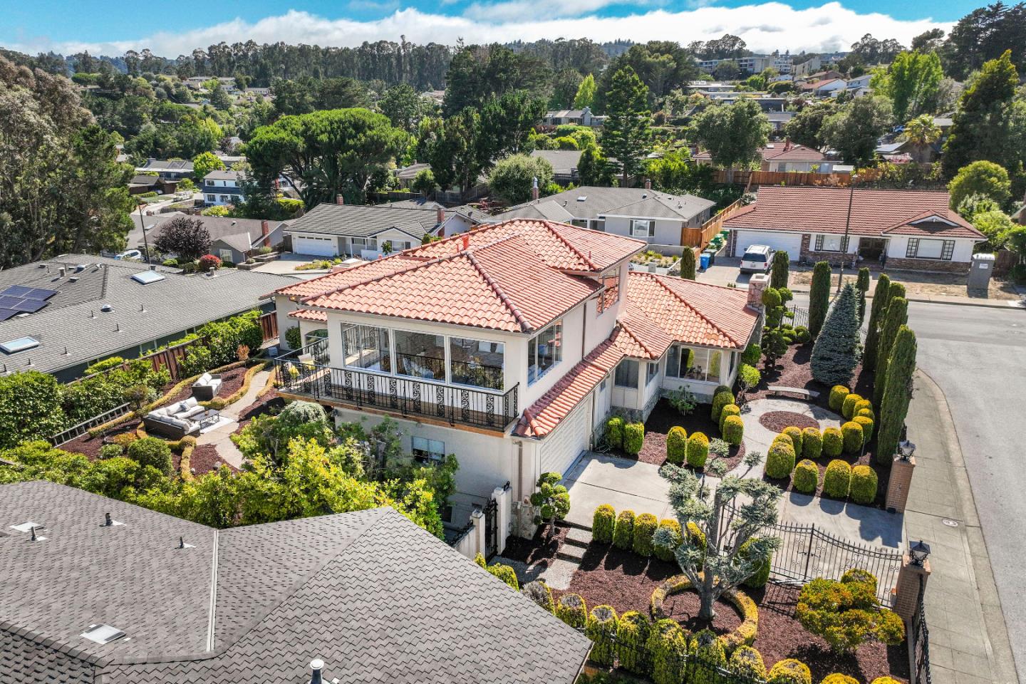 Detail Gallery Image 57 of 60 For 1822 Sebastian Dr, Burlingame,  CA 94010 - 4 Beds | 2/1 Baths