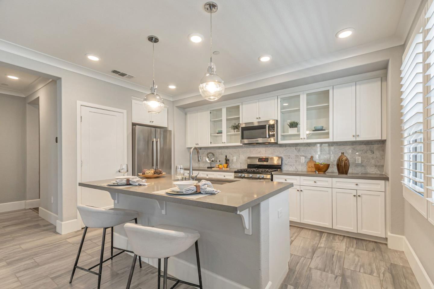 Detail Gallery Image 5 of 25 For 1057 Foxglove Pl #202,  San Jose,  CA 95131 - 3 Beds | 2/1 Baths