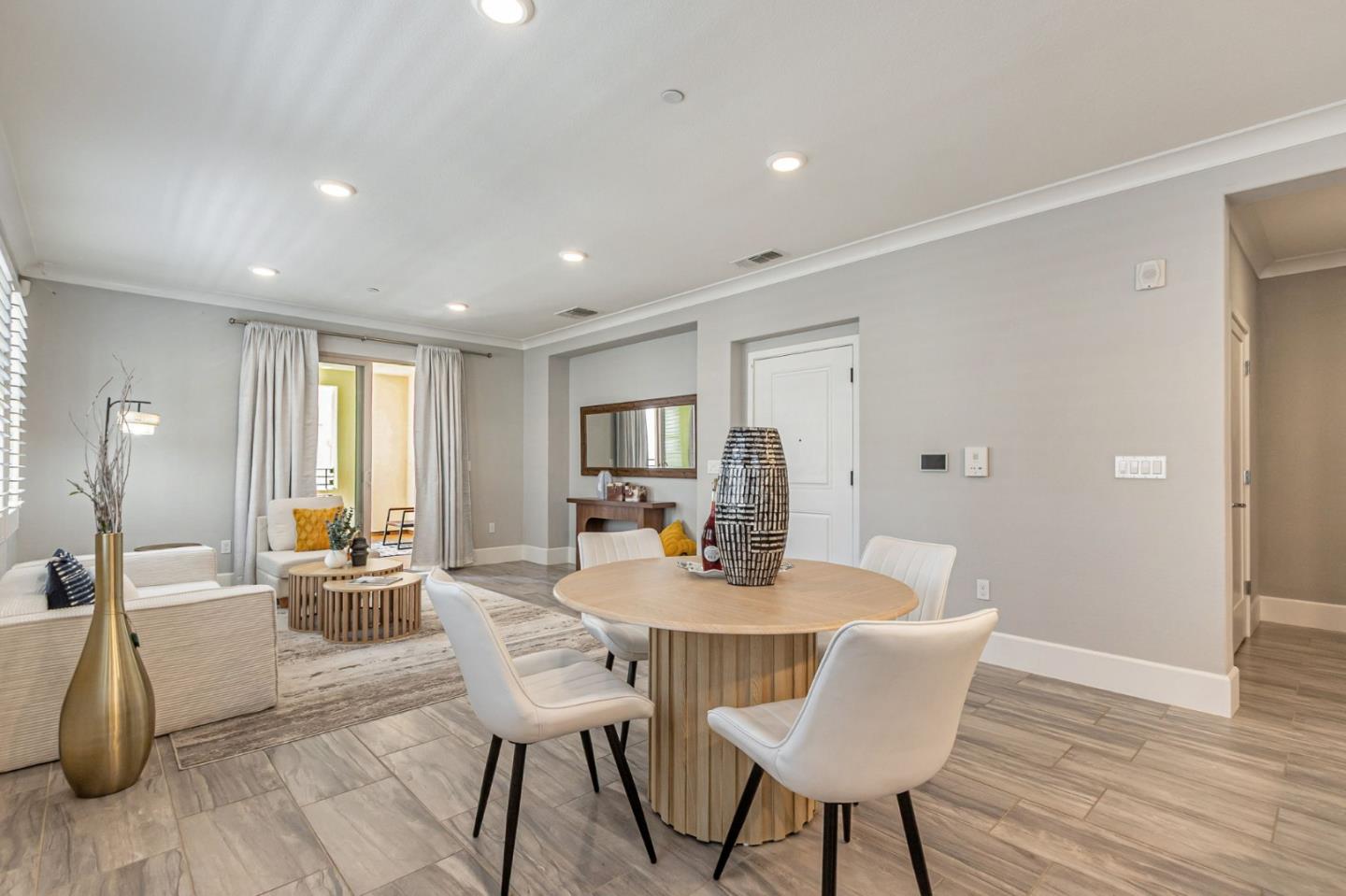 Detail Gallery Image 7 of 25 For 1057 Foxglove Pl #202,  San Jose,  CA 95131 - 3 Beds | 2/1 Baths