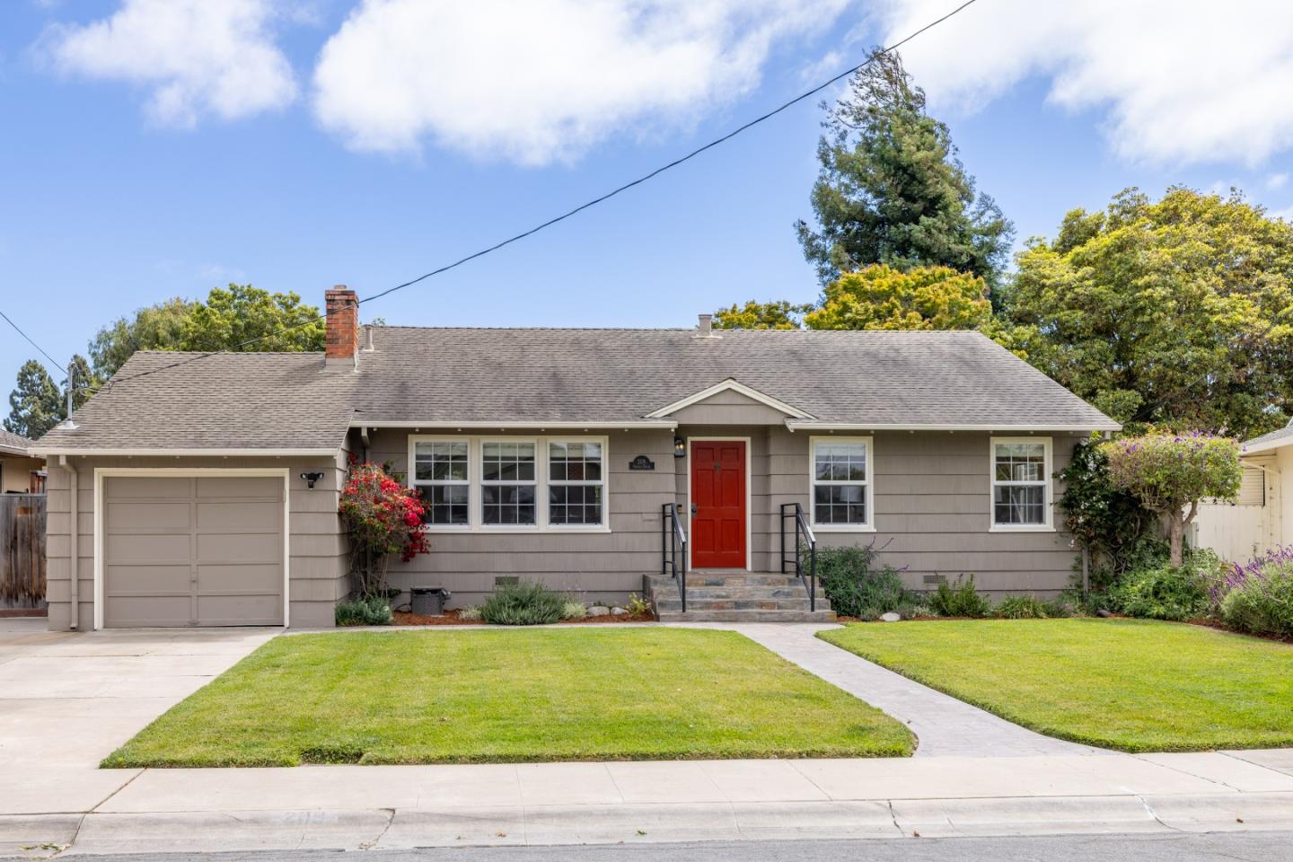 Detail Gallery Image 2 of 18 For 209 Orange Dr, Salinas,  CA 93901 - 3 Beds | 1/1 Baths