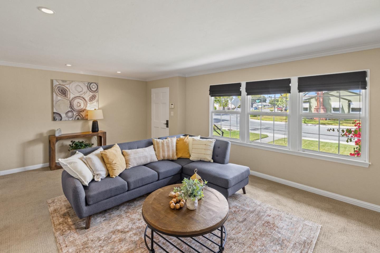 Detail Gallery Image 4 of 18 For 209 Orange Dr, Salinas,  CA 93901 - 3 Beds | 1/1 Baths
