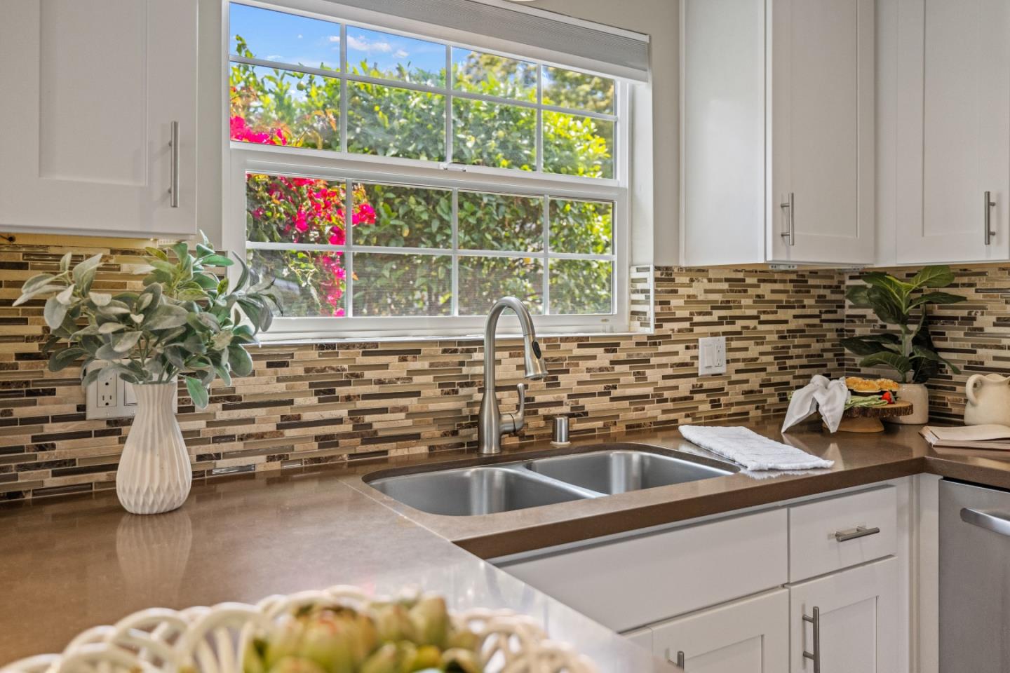 Detail Gallery Image 6 of 18 For 209 Orange Dr, Salinas,  CA 93901 - 3 Beds | 1/1 Baths