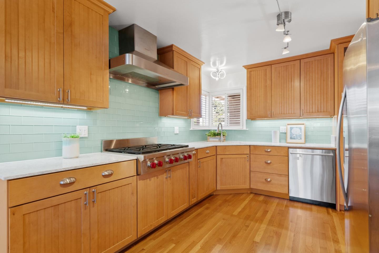 Detail Gallery Image 10 of 44 For 3370 Coffee Ln, Santa Cruz,  CA 95062 - 3 Beds | 2 Baths