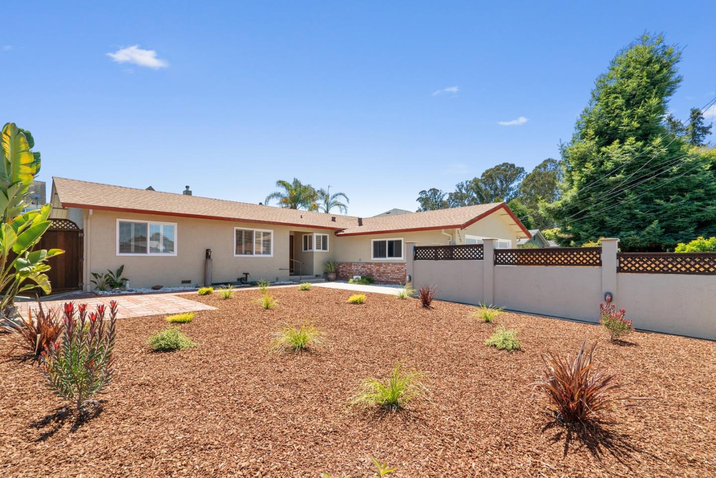 Detail Gallery Image 3 of 44 For 3370 Coffee Ln, Santa Cruz,  CA 95062 - 3 Beds | 2 Baths