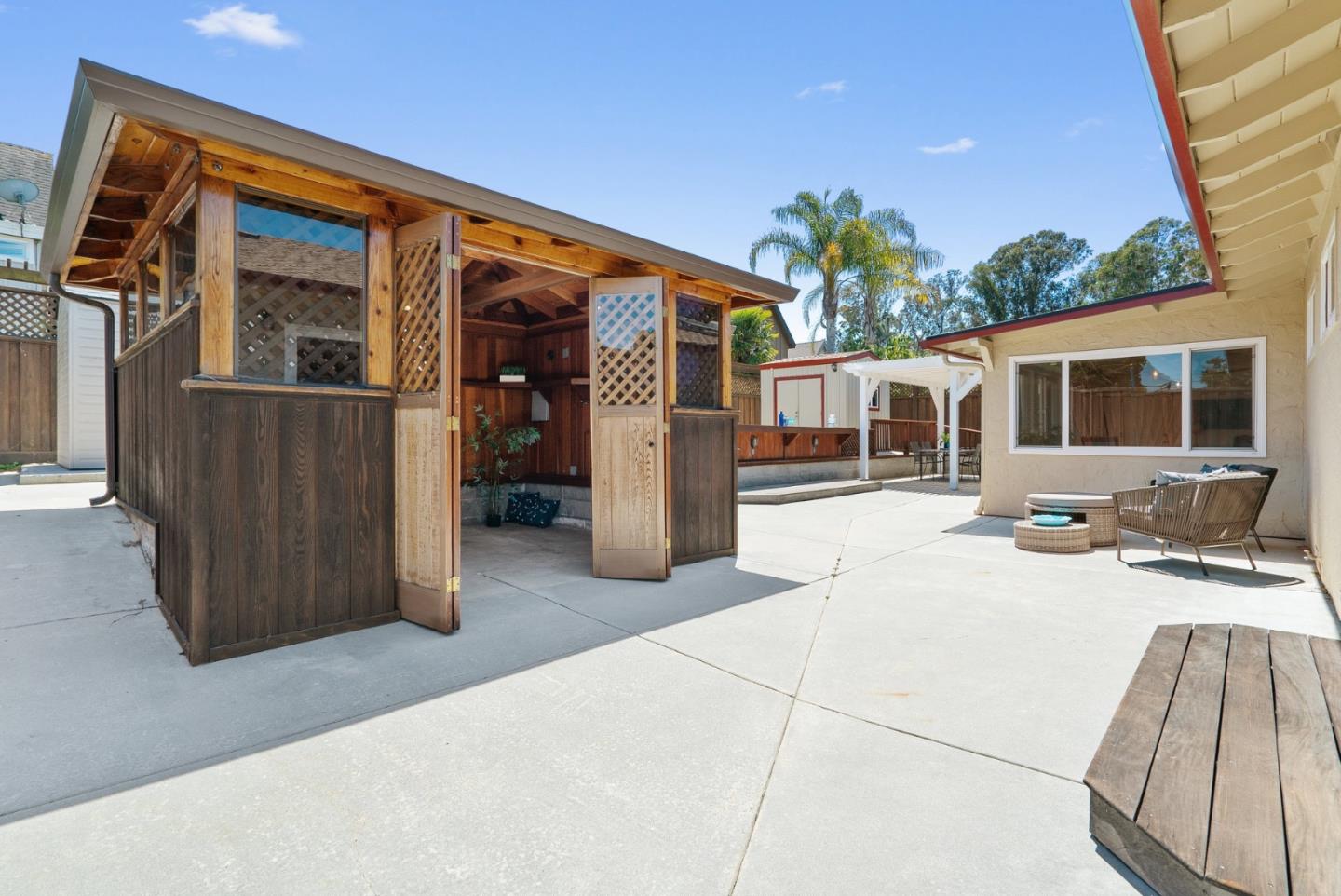 Detail Gallery Image 31 of 44 For 3370 Coffee Ln, Santa Cruz,  CA 95062 - 3 Beds | 2 Baths