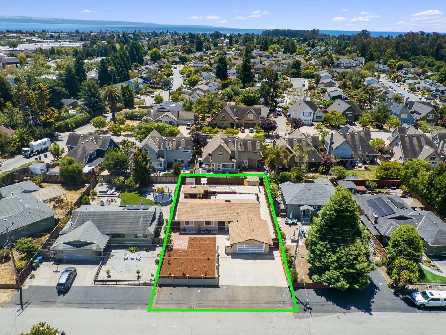 Detail Gallery Image 37 of 44 For 3370 Coffee Ln, Santa Cruz,  CA 95062 - 3 Beds | 2 Baths