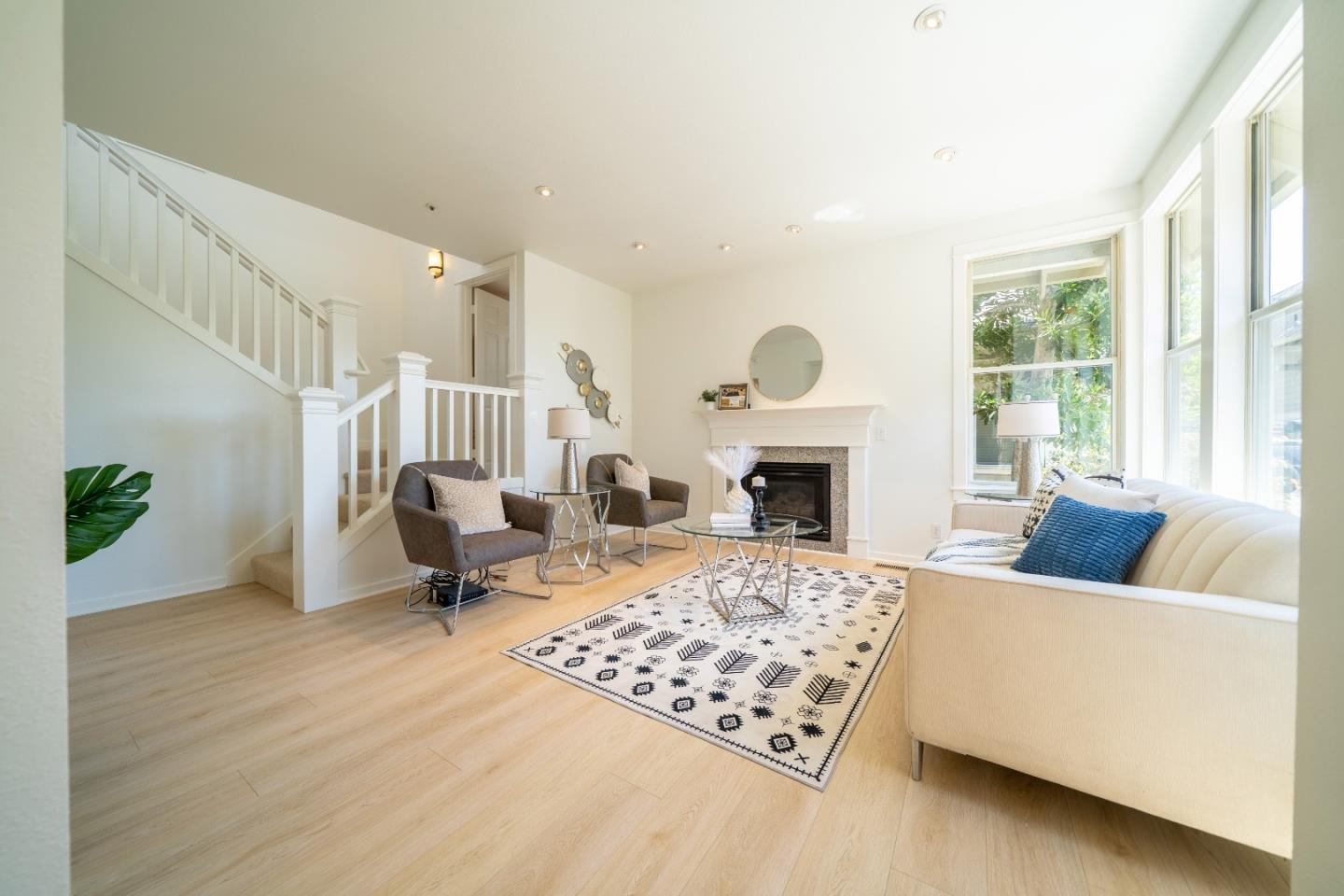 Detail Gallery Image 10 of 29 For 205 Roosevelt Ter, Santa Cruz,  CA 95060 - 2 Beds | 1/1 Baths