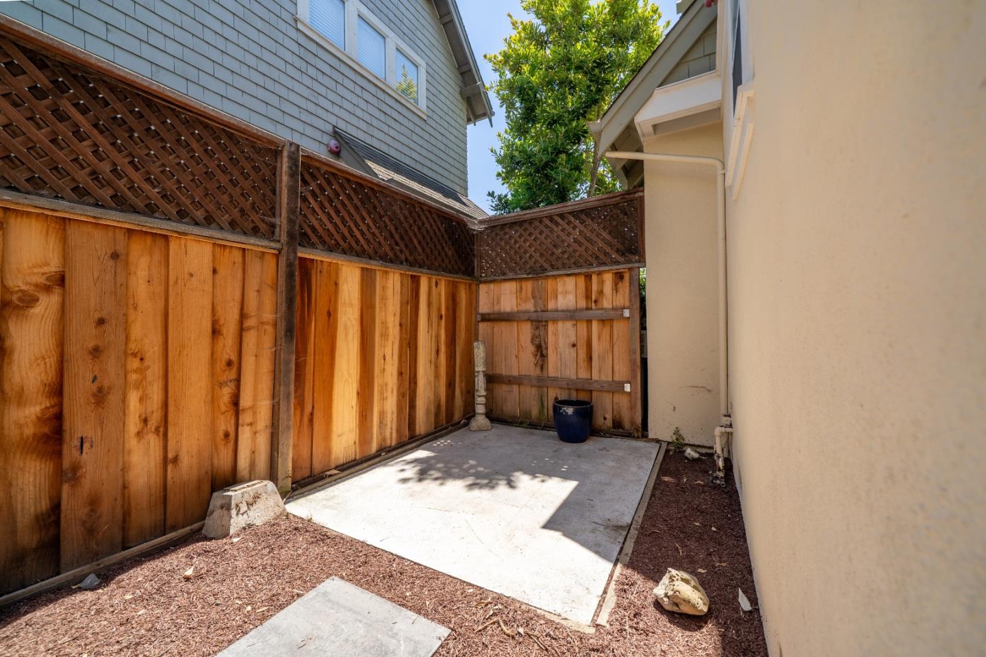 Detail Gallery Image 18 of 29 For 205 Roosevelt Ter, Santa Cruz,  CA 95060 - 2 Beds | 1/1 Baths