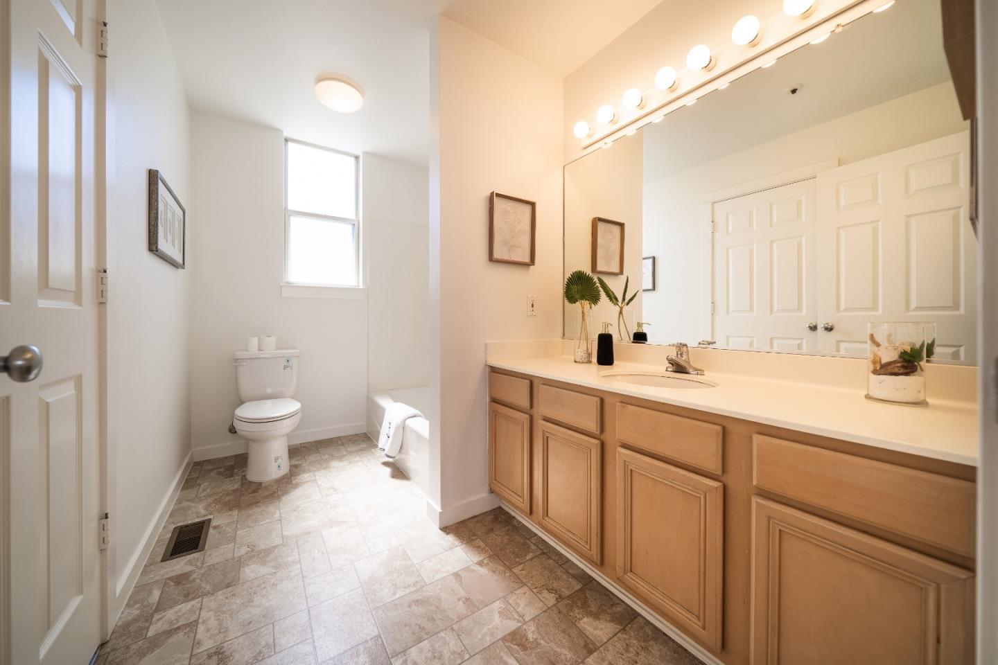 Detail Gallery Image 22 of 29 For 205 Roosevelt Ter, Santa Cruz,  CA 95060 - 2 Beds | 1/1 Baths