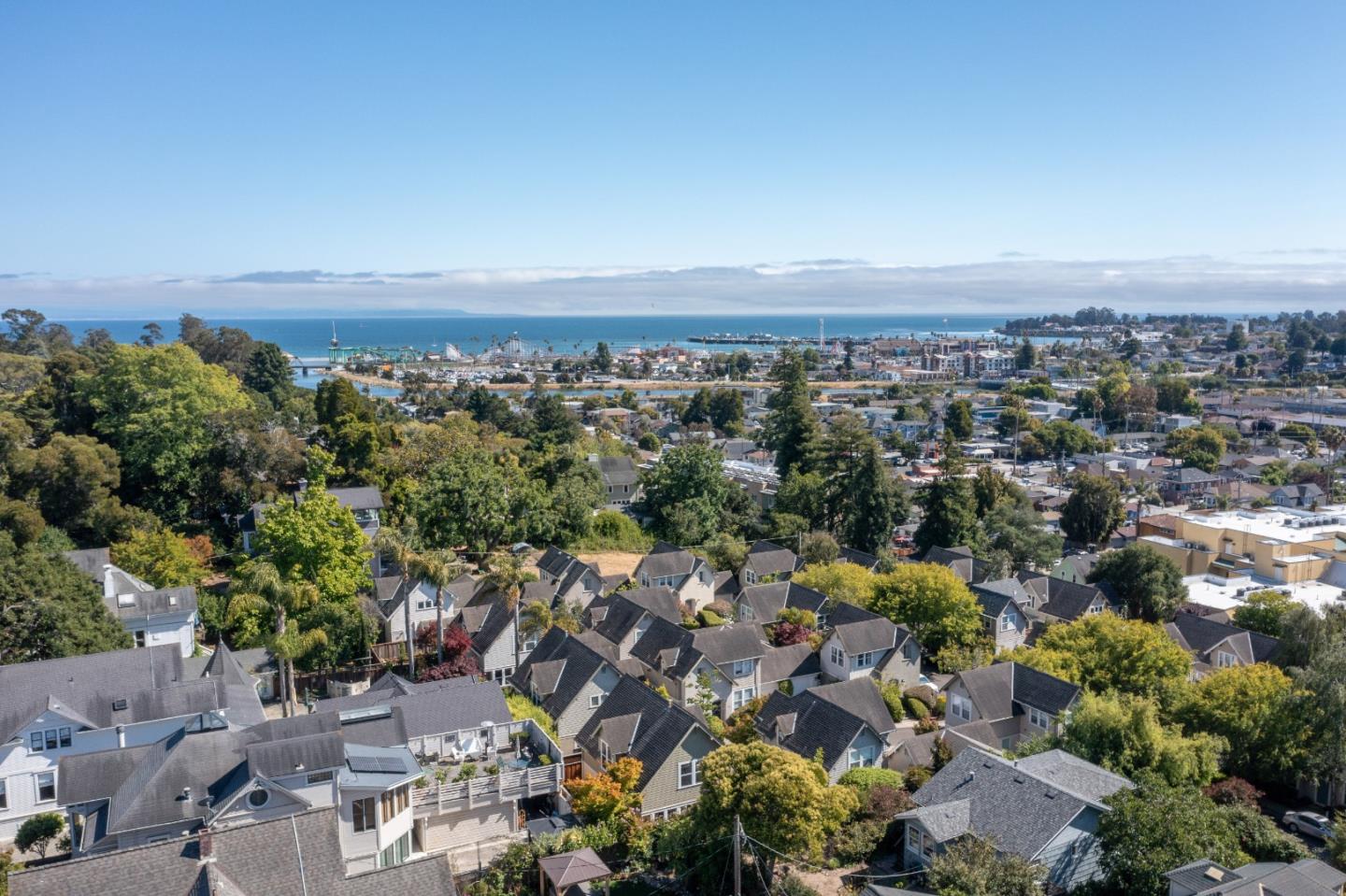 Detail Gallery Image 3 of 29 For 205 Roosevelt Ter, Santa Cruz,  CA 95060 - 2 Beds | 1/1 Baths