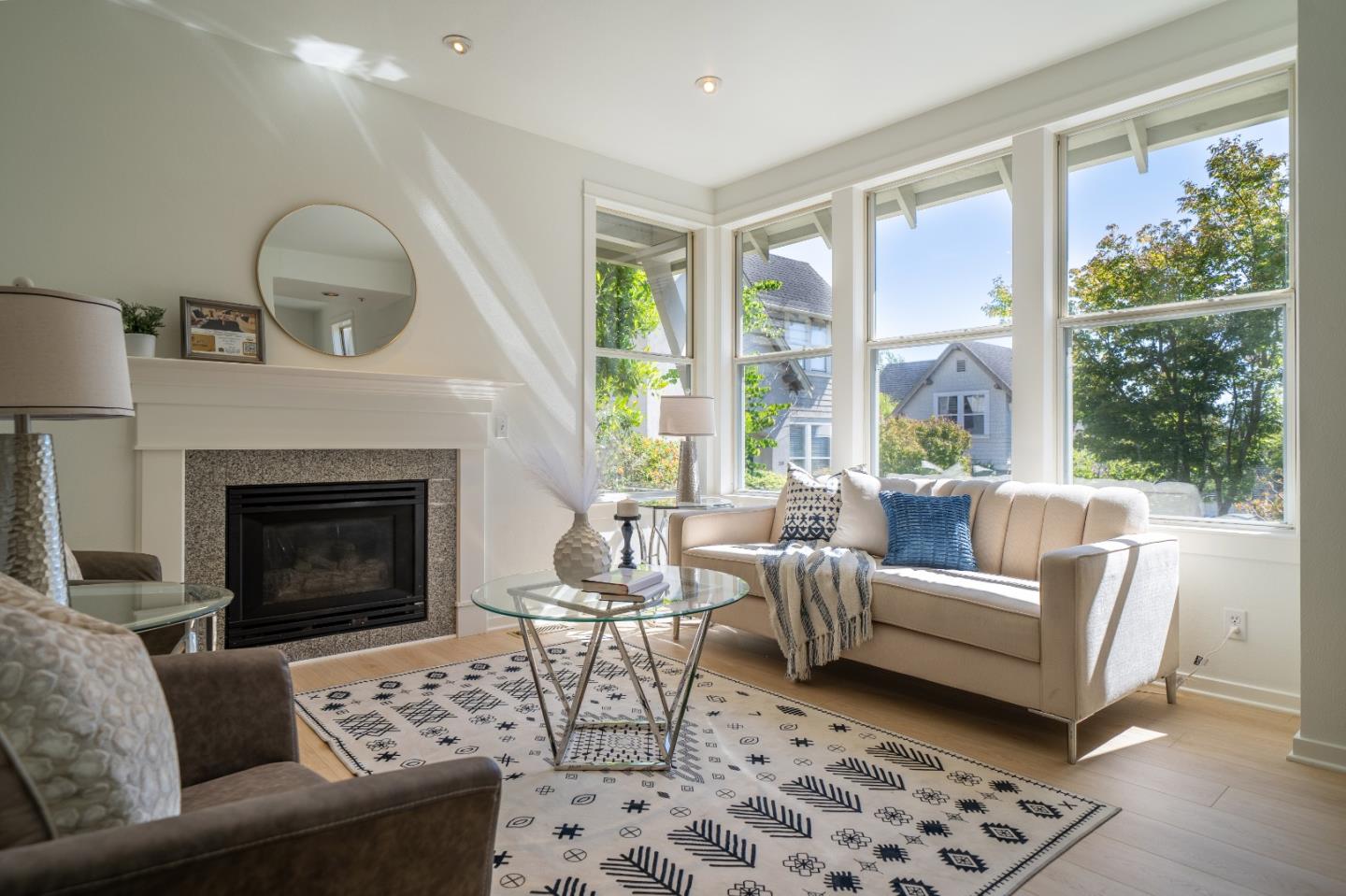 Detail Gallery Image 7 of 29 For 205 Roosevelt Ter, Santa Cruz,  CA 95060 - 2 Beds | 1/1 Baths