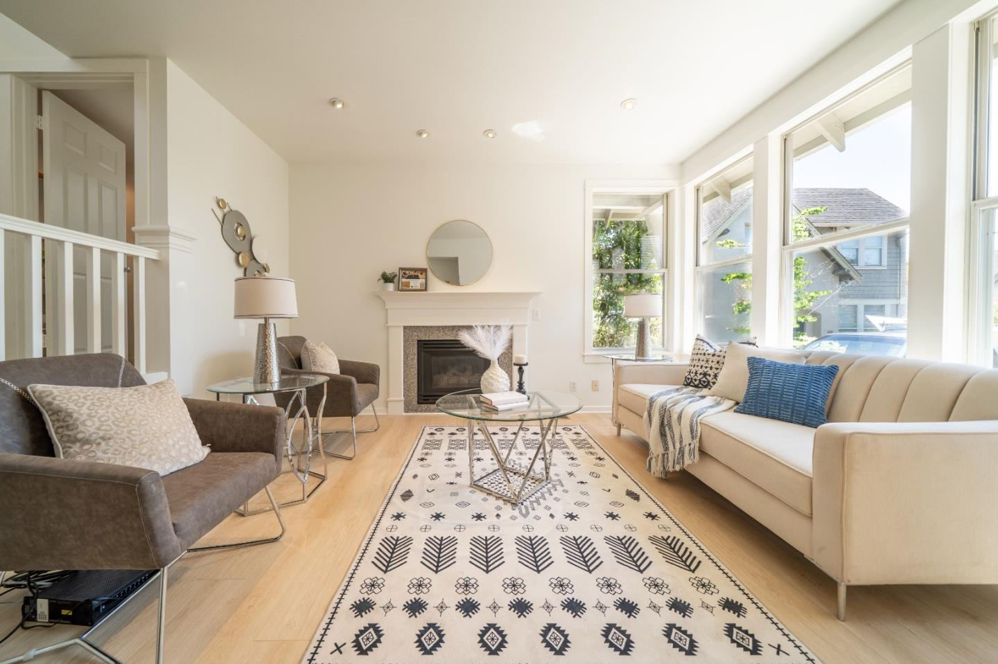 Detail Gallery Image 8 of 29 For 205 Roosevelt Ter, Santa Cruz,  CA 95060 - 2 Beds | 1/1 Baths