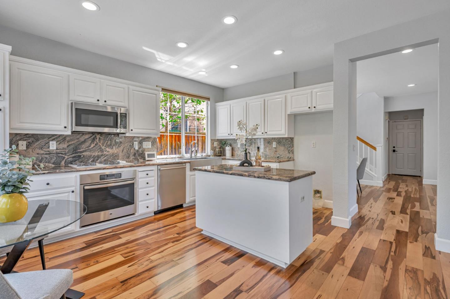 Detail Gallery Image 14 of 63 For 2220 Pettigrew Dr, San Jose,  CA 95148 - 4 Beds | 2/1 Baths