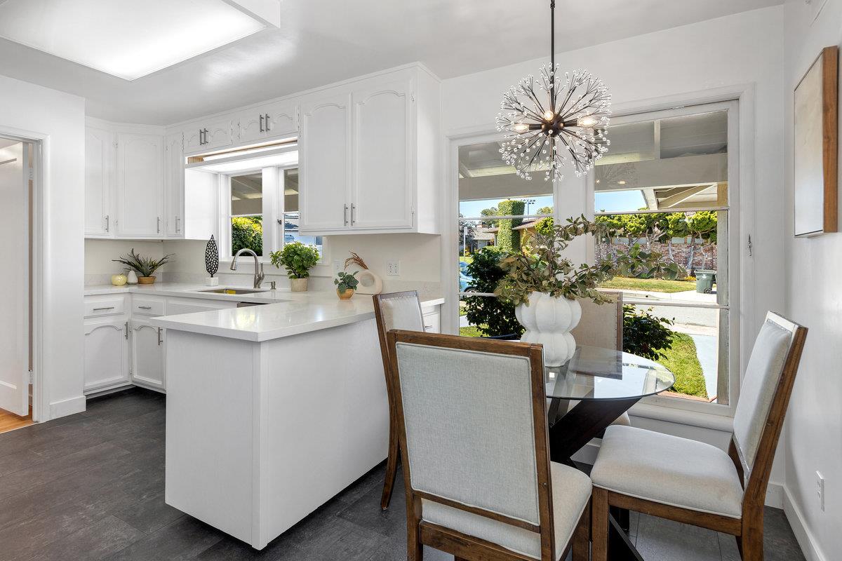 Detail Gallery Image 12 of 34 For 1202 Woodland Dr, San Mateo,  CA 94402 - 3 Beds | 2 Baths