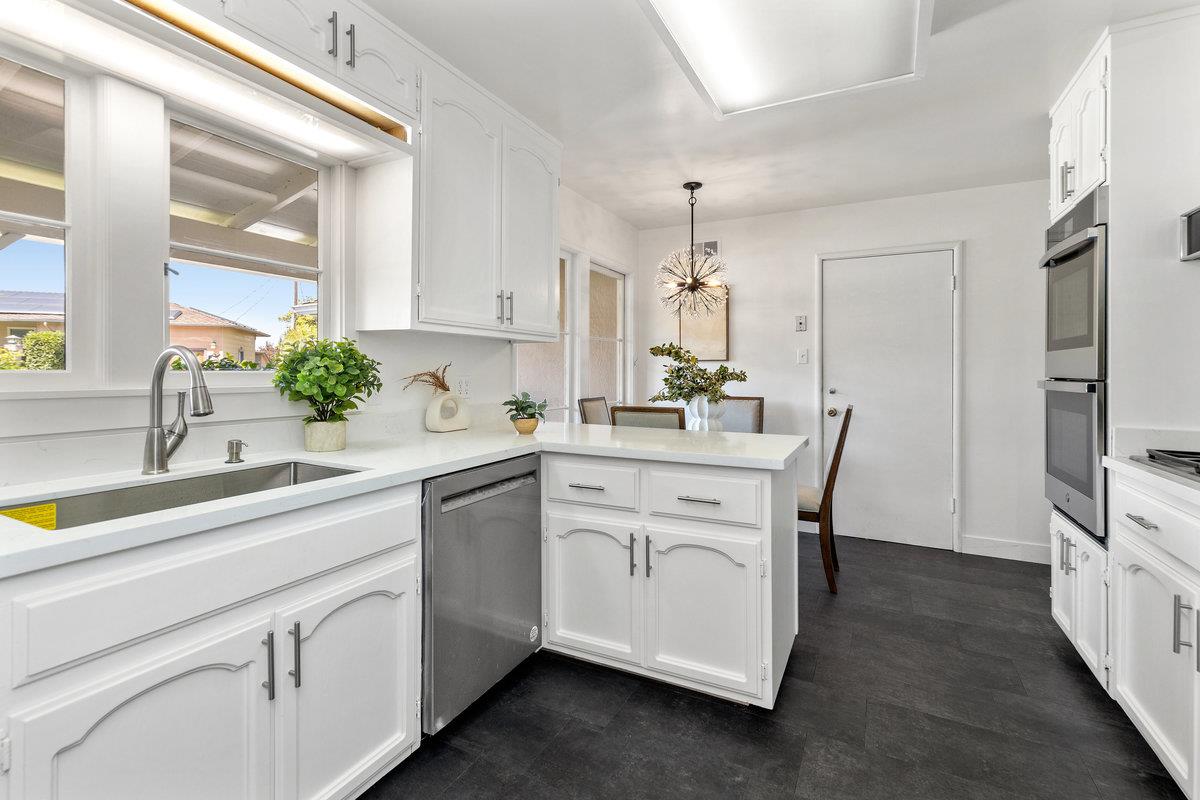 Detail Gallery Image 15 of 34 For 1202 Woodland Dr, San Mateo,  CA 94402 - 3 Beds | 2 Baths