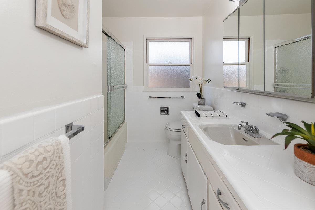 Detail Gallery Image 24 of 34 For 1202 Woodland Dr, San Mateo,  CA 94402 - 3 Beds | 2 Baths