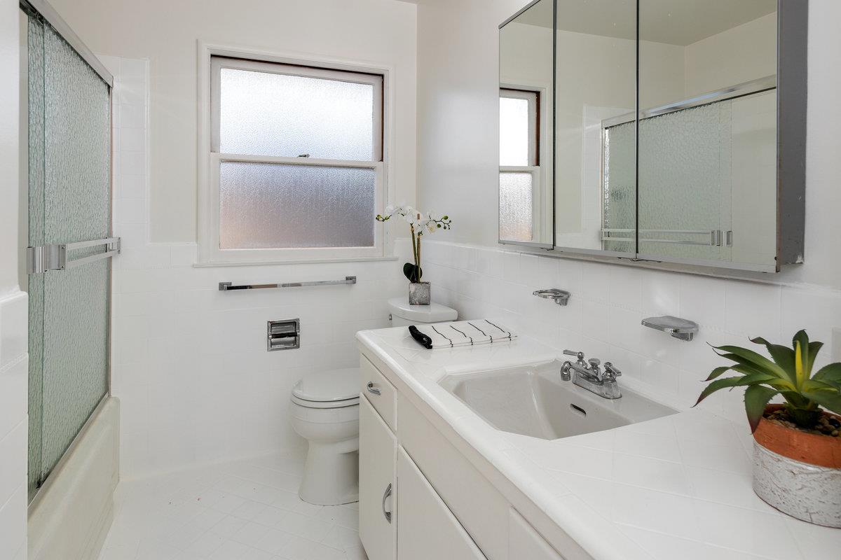 Detail Gallery Image 25 of 34 For 1202 Woodland Dr, San Mateo,  CA 94402 - 3 Beds | 2 Baths