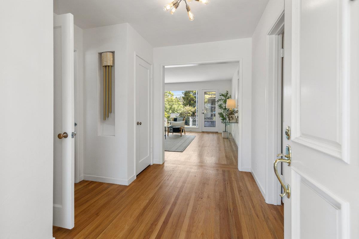 Detail Gallery Image 3 of 34 For 1202 Woodland Dr, San Mateo,  CA 94402 - 3 Beds | 2 Baths
