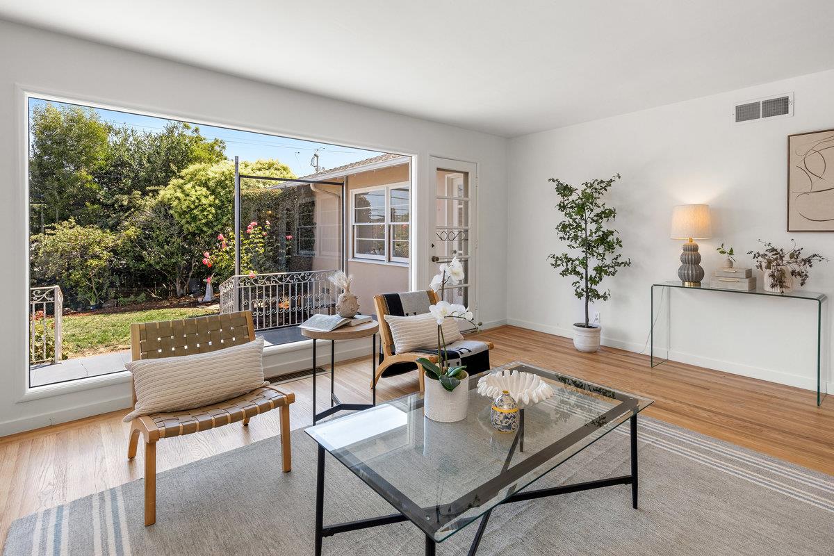 Detail Gallery Image 8 of 34 For 1202 Woodland Dr, San Mateo,  CA 94402 - 3 Beds | 2 Baths