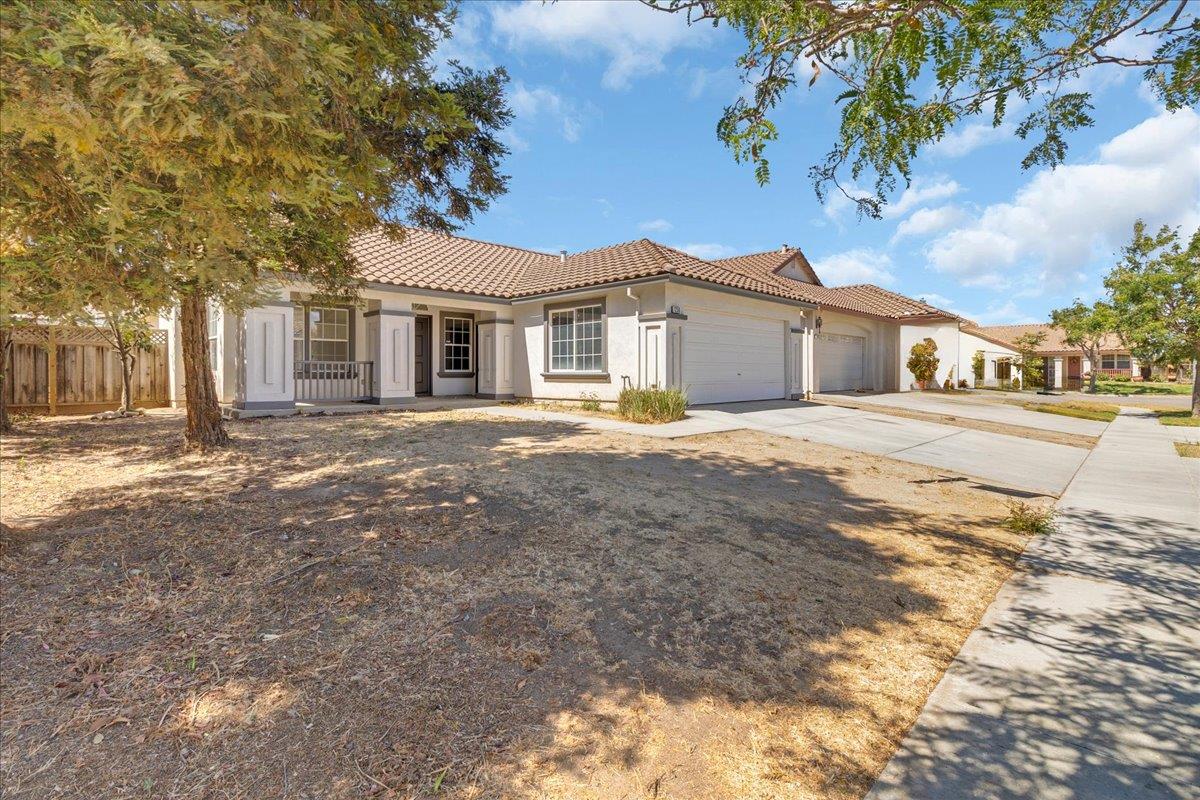 Detail Gallery Image 2 of 30 For 1250 Greenleaf Loop, Greenfield,  CA 93927 - 3 Beds | 2 Baths