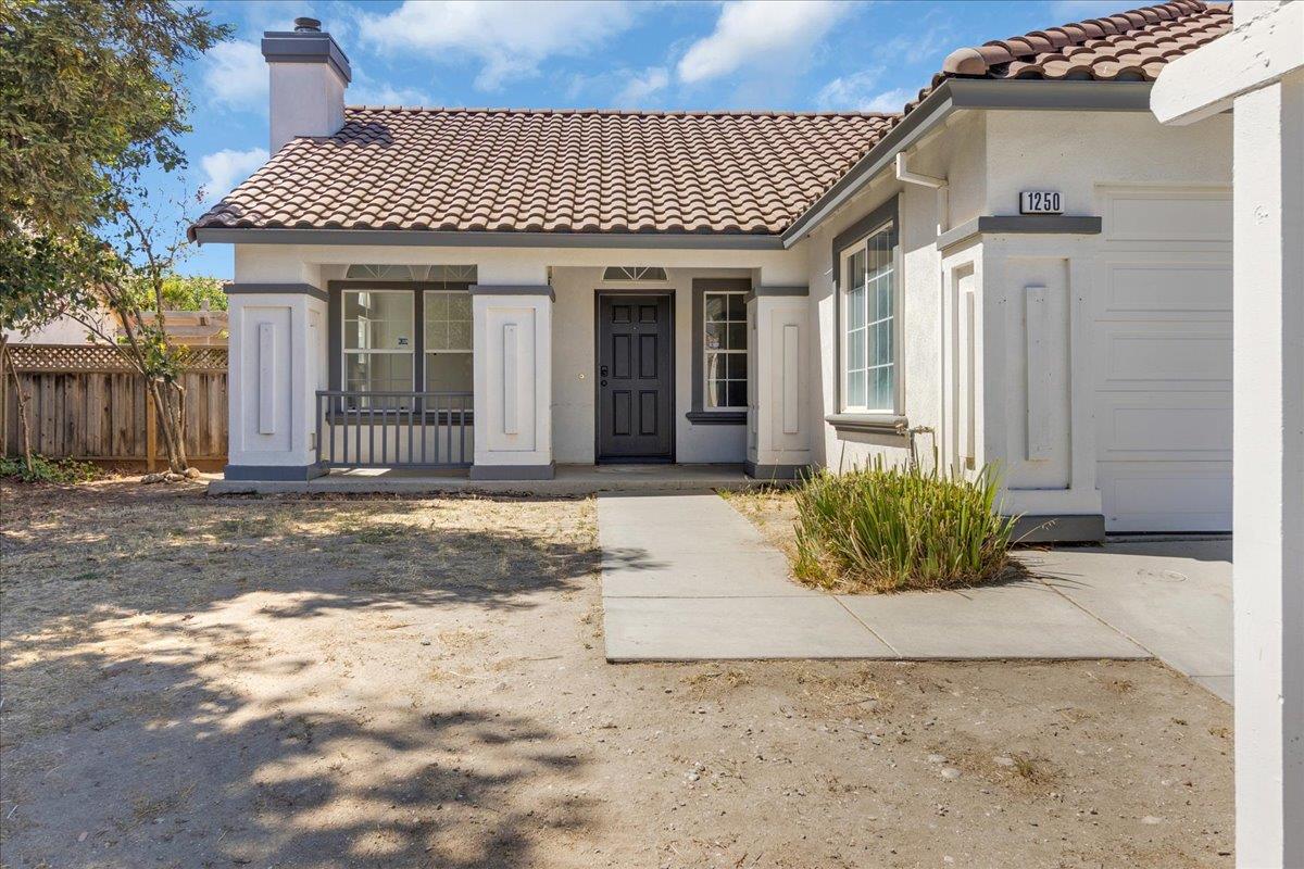Detail Gallery Image 3 of 30 For 1250 Greenleaf Loop, Greenfield,  CA 93927 - 3 Beds | 2 Baths