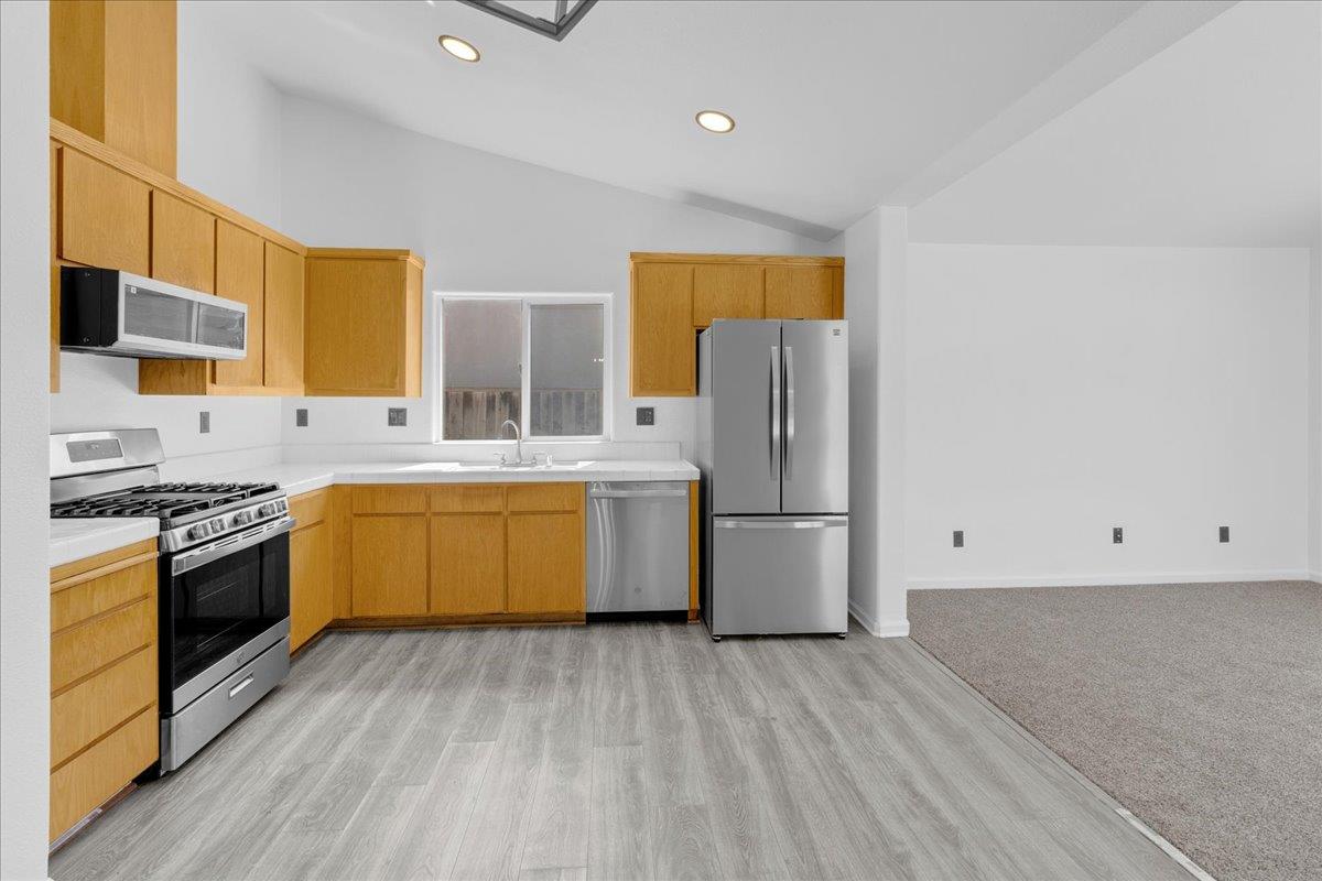 Detail Gallery Image 8 of 30 For 1250 Greenleaf Loop, Greenfield,  CA 93927 - 3 Beds | 2 Baths