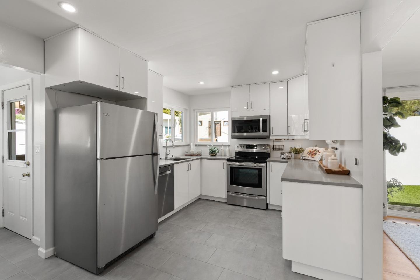 Detail Gallery Image 12 of 43 For 485 San Bruno Ave, Brisbane,  CA 94005 - 2 Beds | 1 Baths