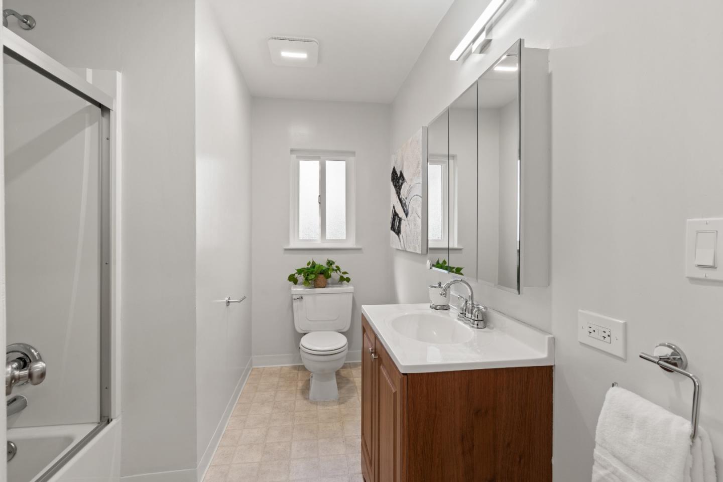 Detail Gallery Image 19 of 43 For 485 San Bruno Ave, Brisbane,  CA 94005 - 2 Beds | 1 Baths