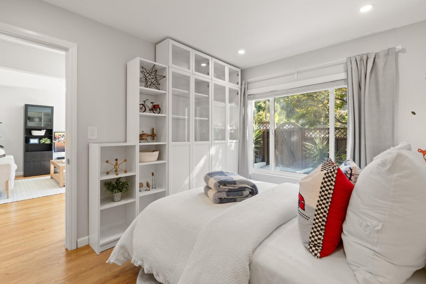 Detail Gallery Image 23 of 43 For 485 San Bruno Ave, Brisbane,  CA 94005 - 2 Beds | 1 Baths