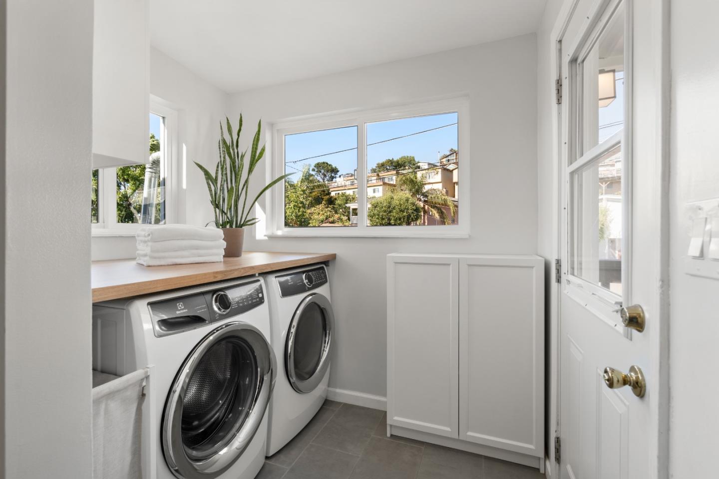 Detail Gallery Image 24 of 43 For 485 San Bruno Ave, Brisbane,  CA 94005 - 2 Beds | 1 Baths