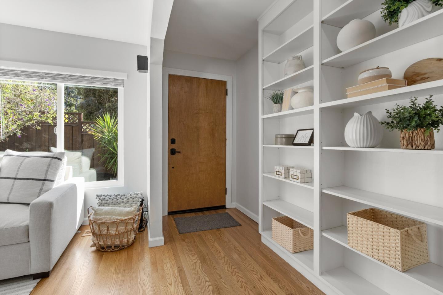 Detail Gallery Image 3 of 43 For 485 San Bruno Ave, Brisbane,  CA 94005 - 2 Beds | 1 Baths